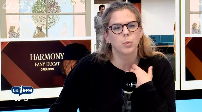 Image de la metteuse en scène d'Harmony dans les studios de la RTBF