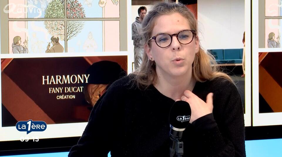 Image de la metteuse en scène d'Harmony dans les studios de la RTBF
